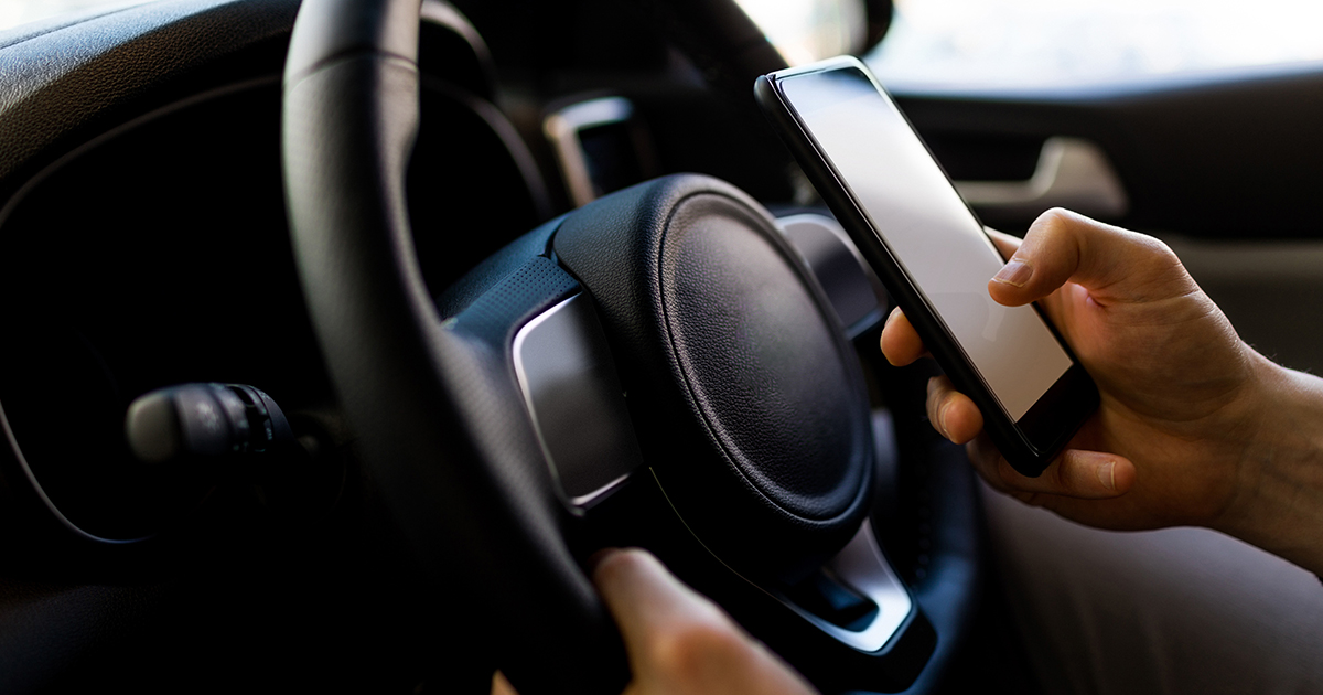 mobile-phone-use-while-driving-in-queensland-hall-payne-lawyers